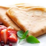 palacinke sa kravljim sirom i vocnim prelivom