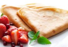 palacinke sa kravljim sirom i vocnim prelivom