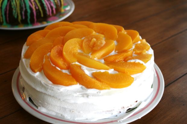 torta sa breskvama torta sa breskvama