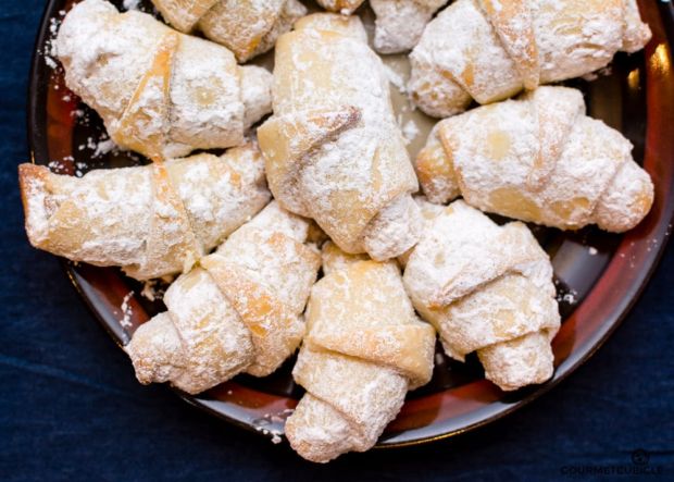 kiflice sa bademom i pistacima kiflice sa bademom i pistacima