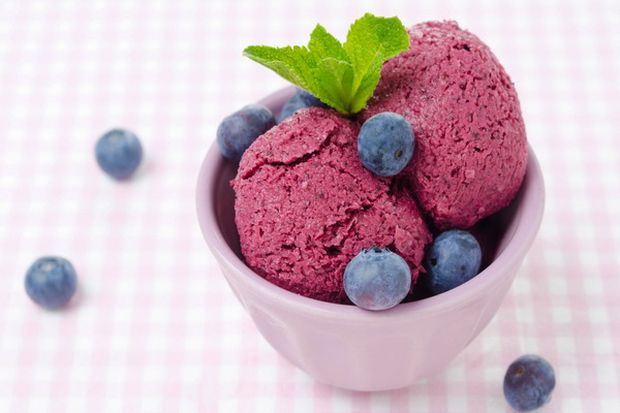 smrznuti jogurt od borovnice i bosiljka smrznuti jogurt od borovnice i bosiljka