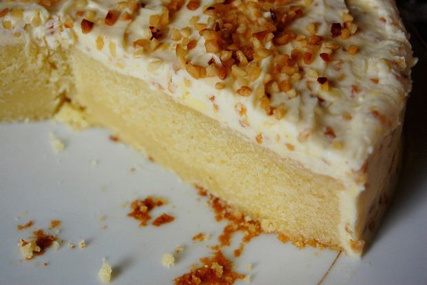 bela torta sa orasima bela torta sa orasima
