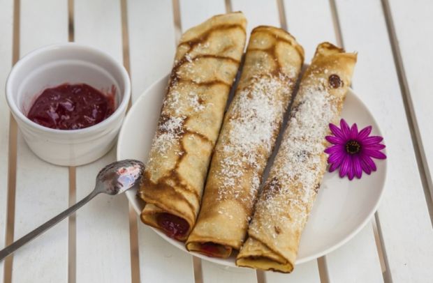palacinke sa kokosom palacinke sa kokosom