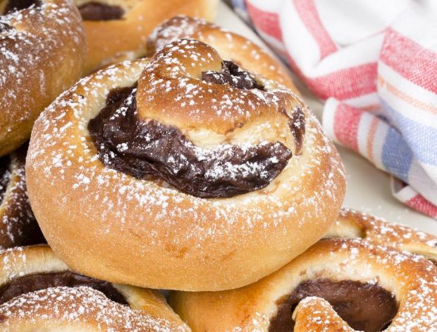 Buhtle sa cokoladom i narandzom Buhtle sa cokoladom i narandzom