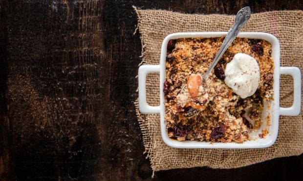 brzi crumble od jabuka brzi crumble od jabuka
