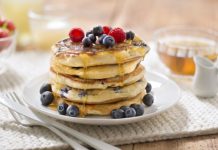 Pancakes sa borovnicama i medom