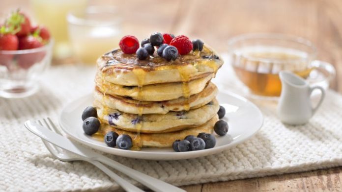 Pancakes sa borovnicama i medom Pancakes sa borovnicama i medom