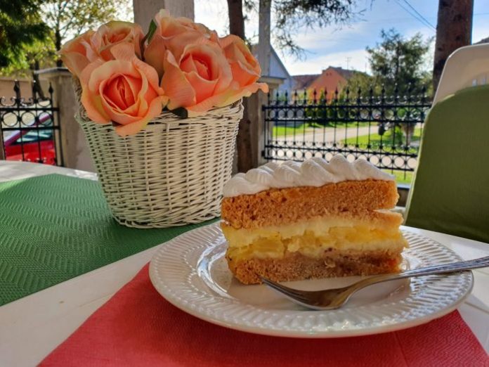 Lagana ananas torta